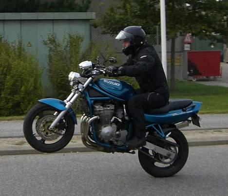 Suzuki GSF 600 N Bandit (solgt) - Lidt mere leg... :-) billede 4