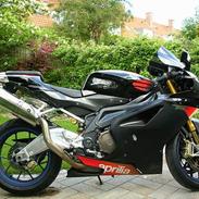 Aprilia RSV 1000 R FACTORY