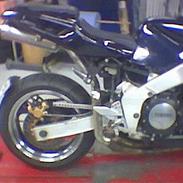 Yamaha fzr1000 streetfighter nos