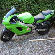 Kawasaki ZX9R