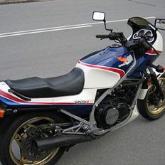 Honda VF 750 F - Interceptor