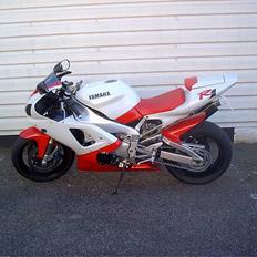 Yamaha YZF R1 *solgt*