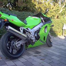 Kawasaki zx7r ninja