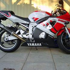 Yamaha yzf r6 solgt