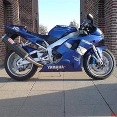 Yamaha R1
