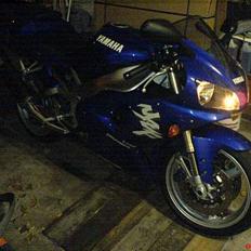 Yamaha R1