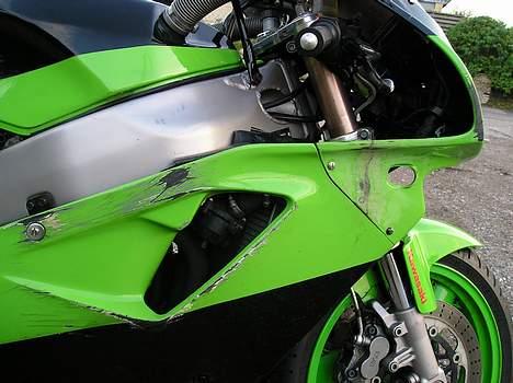 Kawasaki ZXR  - sådan ser det ud ved kontakt med gros.. snøft.. billede 7