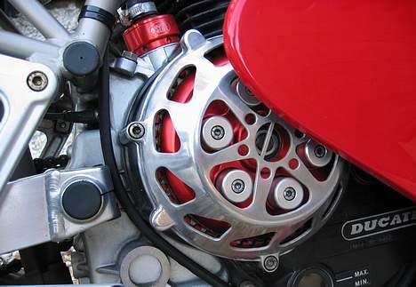 Ducati 900ss - 48 tands STM kobling. Dæksel åbnet med bor, stiksav, fil og polérskive billede 11