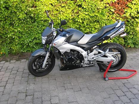 Suzuki GSR600 (Solgt) billede 3