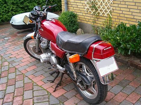 Honda cb 650 suk! nu solgt - Den er dejlig at køre på for den giver følelse af en stor bred maskine billede 4