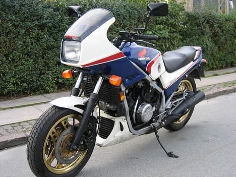 Honda VF 750 F - Interceptor billede 1