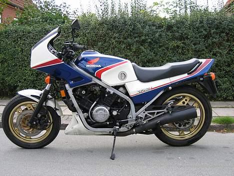 Honda VF 750 F - Interceptor billede 3