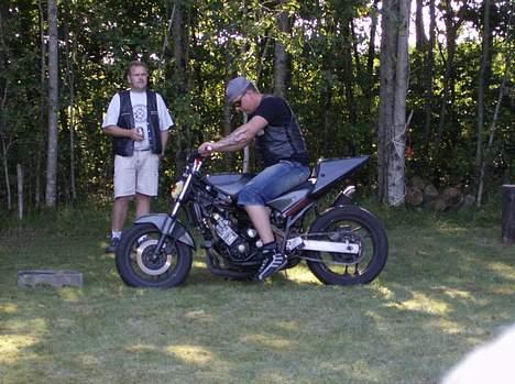 Yamaha FZ 750 billede 13