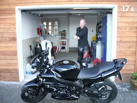 Triumph speed four *solgt* - anders med en golfkølle,ved ikke hvad han laver billede 2