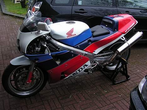 Honda VFR 750 R billede 2