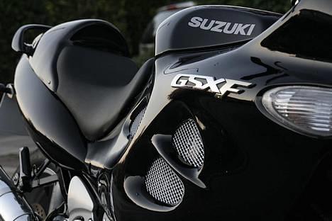 Suzuki GSX750F - Razorback seat cowl installeret billede 1