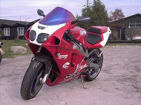 Kawasaki ZX-7R - Fars egen ZX-7R Virgin på stranden en kølig Oktober dag. billede 1