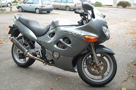 Suzuki GSX-750F SOLGT - Yndig ser hun ud. billede 13