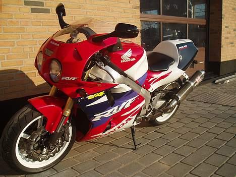 Honda RVF 750 R billede 3