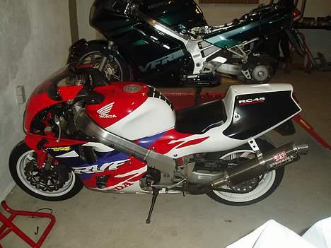 Honda RVF 750 R billede 4