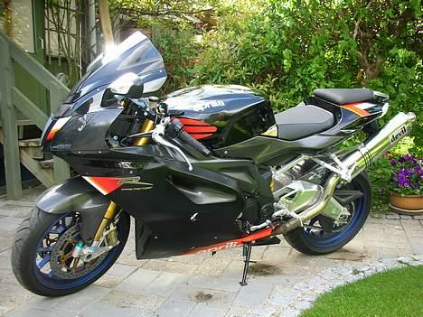 Aprilia RSV 1000 R FACTORY billede 2