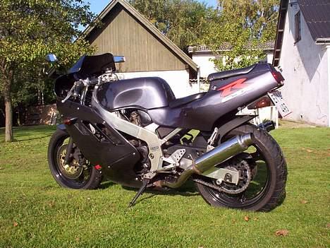 Suzuki GSX-R 400 R (Solgt) billede 2
