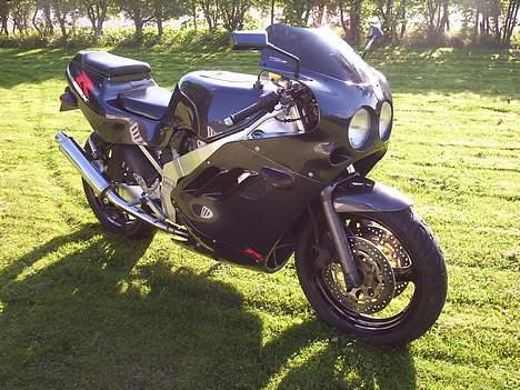 Suzuki GSX-R 400 R (Solgt) billede 4