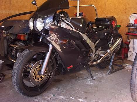 Suzuki GSX-R 400 R (Solgt) billede 9