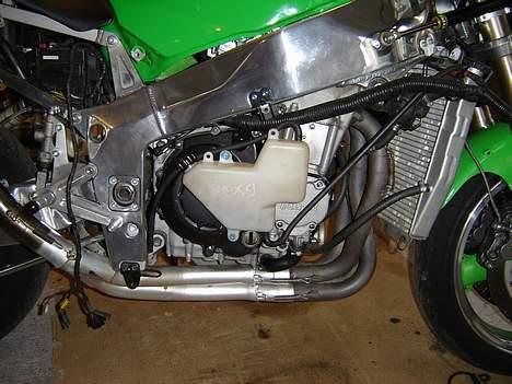 Kawasaki ZXR 750/900 M (RR) - Yep...thats a 9 motor billede 3