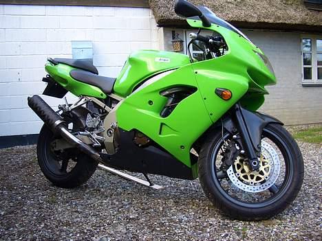 Kawasaki ZX9R billede 1