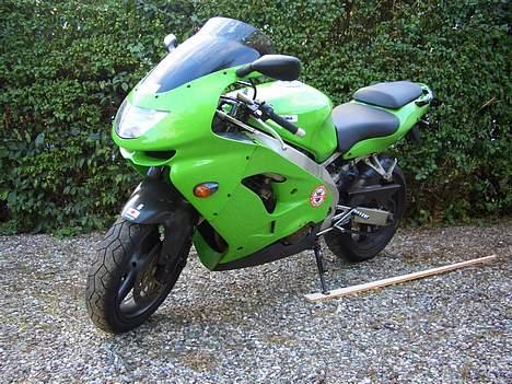 Kawasaki ZX9R billede 5