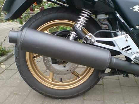 Honda CB 500 - Omlakeret udstødning, allerede med nye knubs billede 9