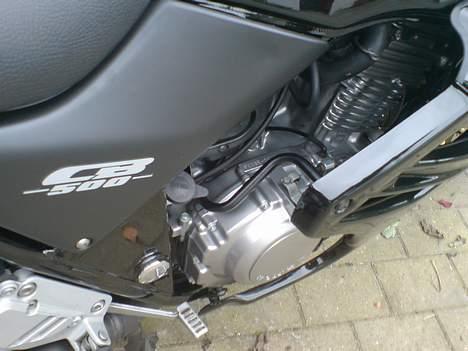 Honda CB 500 - Et af de nye plastikpaneler billede 10