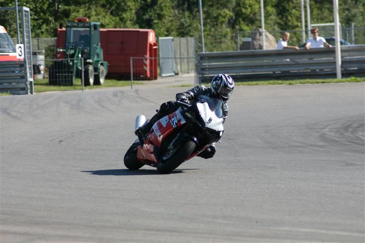 Suzuki GSX-R 750 K1 "solgt" - Trackday Padborgpark billede 3
