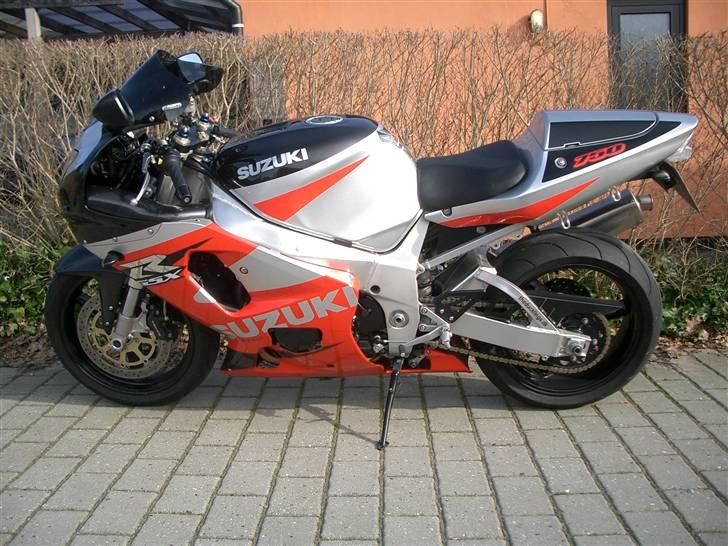 Suzuki gsxr 750 k1