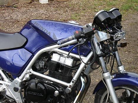 Honda cb 450 s - Ny forlygte,  Lygte holderene ska males sorte billede 5