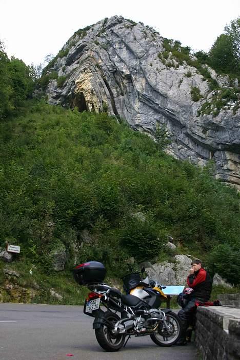 BMW R1200RT - gendarmens hat på Route de Napoleon (tysk 1200 GS i forgrunden) billede 7