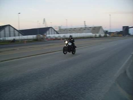 Suzuki Gs 650 G Katana - En bette Wheelie billede 20