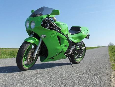 Kawasaki ZXR 750 H1 *solgt* - Sådan ser dyret ud pr 16/5-2007... Nylakeret og renoveret motor. billede 1