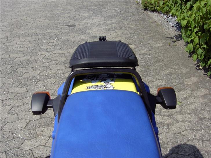 Kawasaki GPZ 900 R Ninja (SOLGT) - Holderen til topboxen billede 7