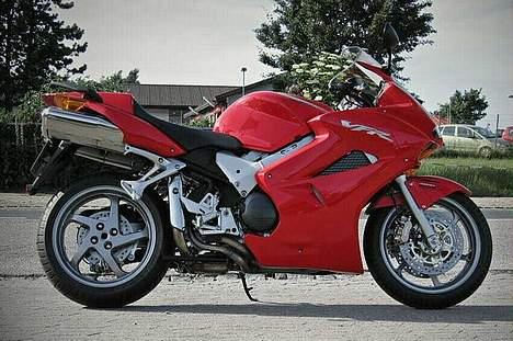 Honda VFR 800 a SOLGT 2007 billede 1