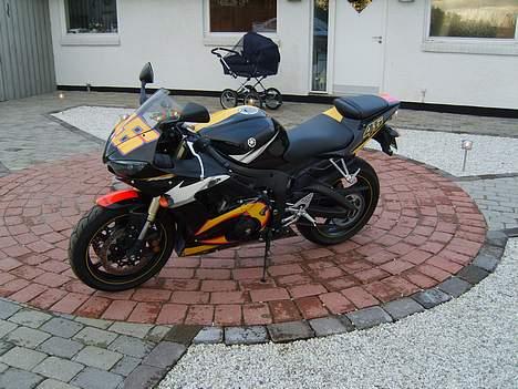 Yamaha yzf r6 rossi  billede 3
