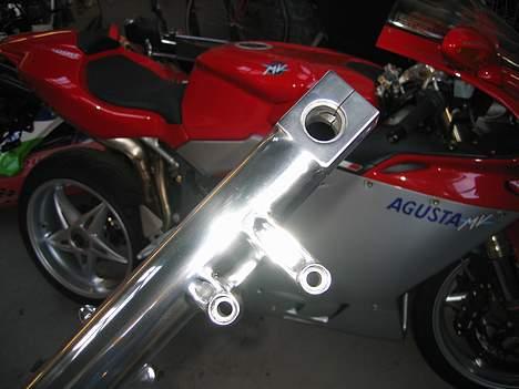 Kawasaki zxr 750 H2 - Ja det var min polering i skulle beundre.... ikke den gamle kasse af en 1000 F4....griner billede 13