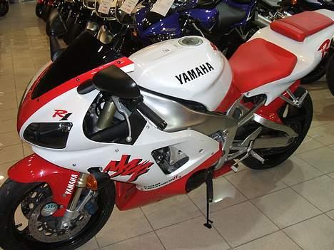 Yamaha yzf r1  *** solgt 2008*** billede 3
