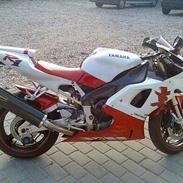 Yamaha yzf r1