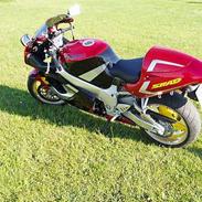 Suzuki gsxr 750r