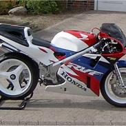 Honda Rc30