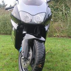 Yamaha yzf 1000 r thunderace