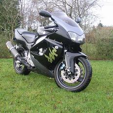 Yamaha yzf 1000 r thunderace