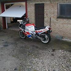 Yamaha FZR1000